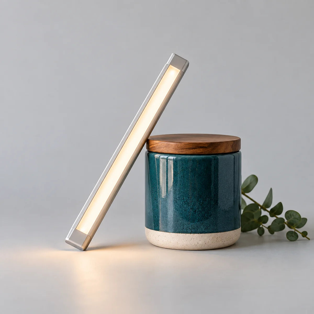 Cabinet light and ceramic container